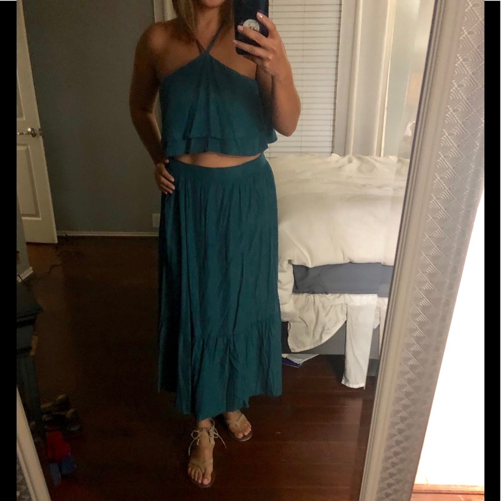 2 piece emerald color cropped top and skirt